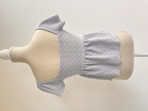 Zartblaues Damen Sommer Top mit Lochmuster Bild 2