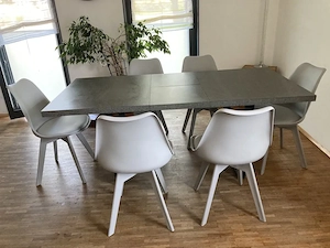 Tisch mit sechs Stühlen  Bild 2