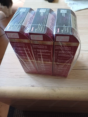 verkaufe haarfarben aubergine 3 stück für 10 Euro  Bild 2