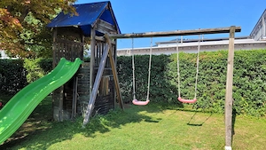 Rutschen- und Schaukelturm Bild 2