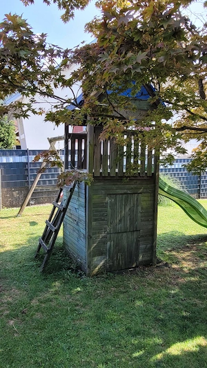 Rutschen- und Schaukelturm Bild 4