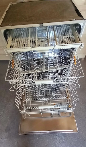 Miele Geschirrspüler Standgerät Bild 2