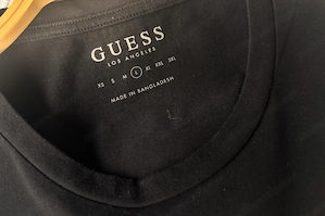 Schwarzes Herren T Shirt von GUESS Bild 2