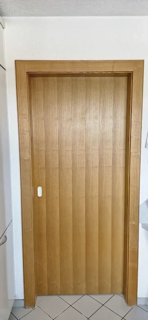 Massive Schiebetüre in Esche inklusive Türrahmen Bild 5