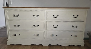 Kommode und Schrank