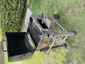 Holzkohlegrill Bild 3