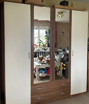 Kleiderschrank Kasten
