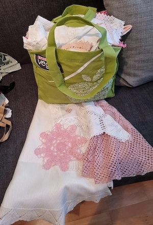 Tischdecken und Deckchen