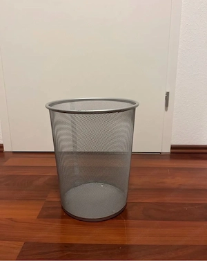 Müllkübel in grau