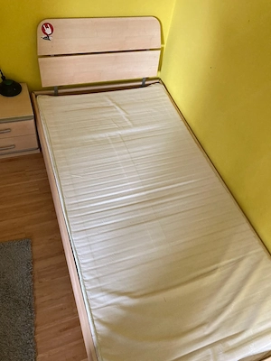 Bett mit Samina-Lattenrost, Matratze und passendem Nachttisch zu verschenken Bild 2