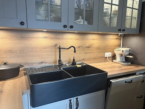 Kueche mit Bosch-Gaerete und mit einem Keramikspuelbecken von Villeroy&Boch Bild 4