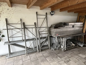 Baugerüst Profi mit Anbauteilen