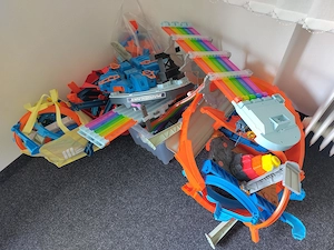 ZU VERSCHENKEN: Hot Wheels Sammlung (Bahnen, Loopings, Booster, elektrisch und normal)  Bild 2