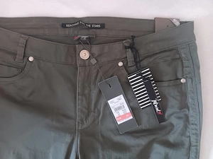 Elegante Khaki-Hose mit Glanz, ungetragen (Street One by Yulius) Bild 4