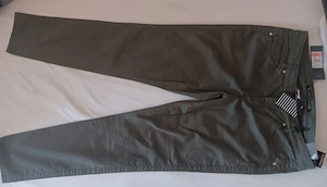 Elegante Khaki-Hose mit Glanz, ungetragen (Street One by Yulius) Bild 3