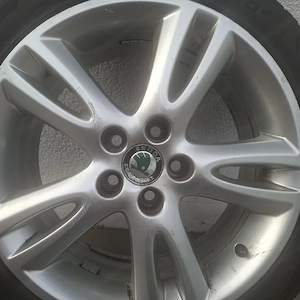 Original Skoda 17 Zoll Alufelgen 7Jx17 ET46 mit Hankook Sommerreifen (DOT 4921). Reifen sind abgefah Bild 7