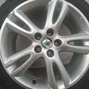 Original Skoda 17 Zoll Alufelgen 7Jx17 ET46 mit Hankook Sommerreifen (DOT 4921). Reifen sind abgefah Bild 9