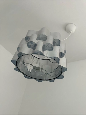 Tisch, Stühle, Lampe abzugeben Bild 2