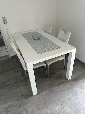 Tisch, Stühle, Lampe abzugeben Bild 4