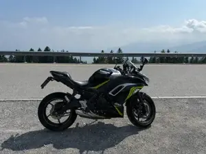 Kawasaki Ninja 650 Bild 2