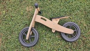 Hübsches Holz-Laufrad   Perfekt für kleine Entdecker!
