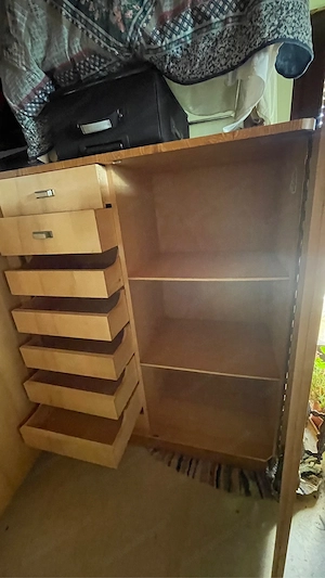 Vollholzschrank zu verschenken Bild 3