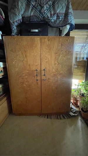 Vollholzschrank zu verschenken Bild 4