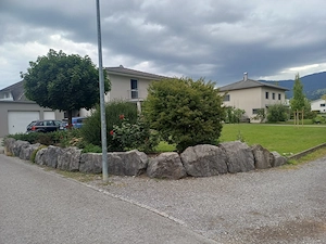 große Natursteine, Mauersteine, Felsen, Findlinge, Gartensteine, Felsen,