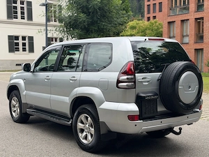 Toyota Landcruiser 3.0D NUR 169.000 KM TÜV NEU 8 Sitzer Bild 4
