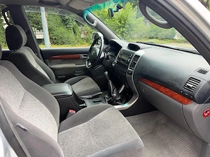 Toyota Landcruiser 3.0D NUR 169.000 KM TÜV NEU 8 Sitzer Bild 5