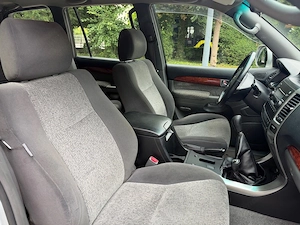 Toyota Landcruiser 3.0D NUR 169.000 KM TÜV NEU 8 Sitzer Bild 6