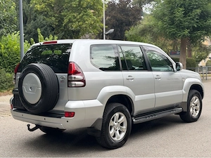 Toyota Landcruiser 3.0D NUR 169.000 KM TÜV NEU 8 Sitzer Bild 3