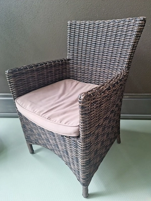Stühle Rattan braun für Balkon oder Garten