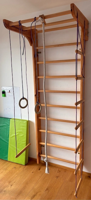 Hochwertige Sprossenwand   Klettergerüst aus Massivholz inkl. Zubehör Bild 4