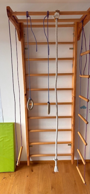Hochwertige Sprossenwand   Klettergerüst aus Massivholz inkl. Zubehör