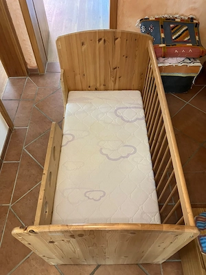 Gitterbett Kinderbett  Vollholz 140 x 70 mit Matratze  Bild 3