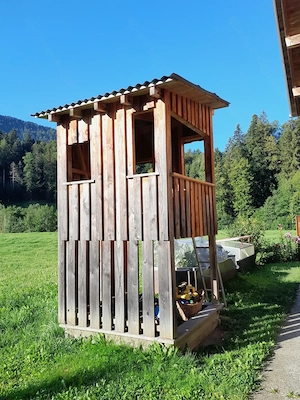 Spielhaus mit Sandkasten  Bild 4