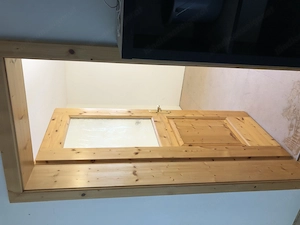 Türe mit Rahmen mit Glasfenster Bild 3