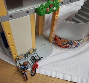 Playmobil Schule und Turnhalle Bild 2