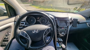 Gepflegter Hyundai i30 Kombi 1.6 CRDi | 1. Hand | DIESEL |Garagenwagen | Neue Klima | 8-fach bereift Bild 5
