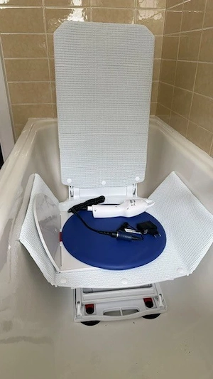 Badewannenlift für eine Pflegeperson Bild 2