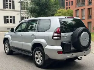 Toyota Landcruiser 3.0D NUR 169.000 KM TÜV NEU 8 Sitzer Bild 2