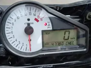 Schöne Suzuki GSX R 600