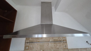 Backrohr, Kühlschrank, Dampfabzug, 2 Wandlampen, 1 Deckenlampe und Glasscheiben für Regale Bild 3