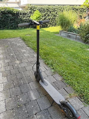Xiaomi Mi Electric Scooter | Top Zustand | Verhandlungsbasis Bild 3