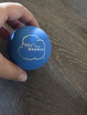 Blue Punch Ball - SKY BOUNCE Springball - hohler Gummiball Flummi Spielen Himmel Hüpf Bälle