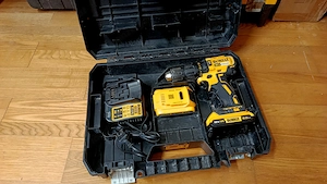 Dewalt DCD 778 Schlagbohrmaschine Bild 2