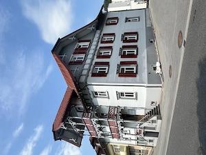 Historischer Flair trifft moderne stilvolle, neue Dachgeschoß Wohnung