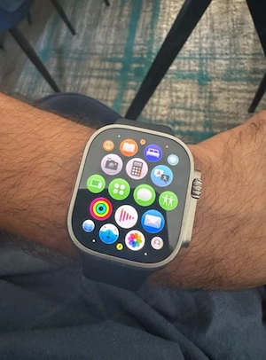 Apple Watch Ultra 2 mit SportarmSportarmband Bild 3