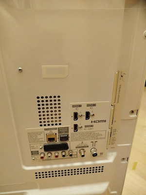 Weißer(!) LCD TV Panasonic, Hintergrundbeleuchtung defekt Bild 3